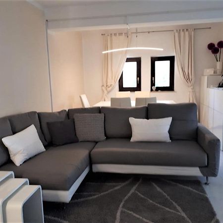 شقة Apartmen Relax 200 M T Beach روفينج المظهر الخارجي الصورة