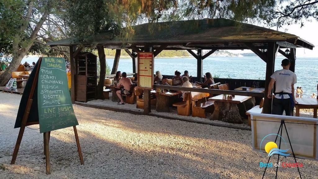شقة Apartmen Relax 200 M T Beach روفينج المظهر الخارجي الصورة