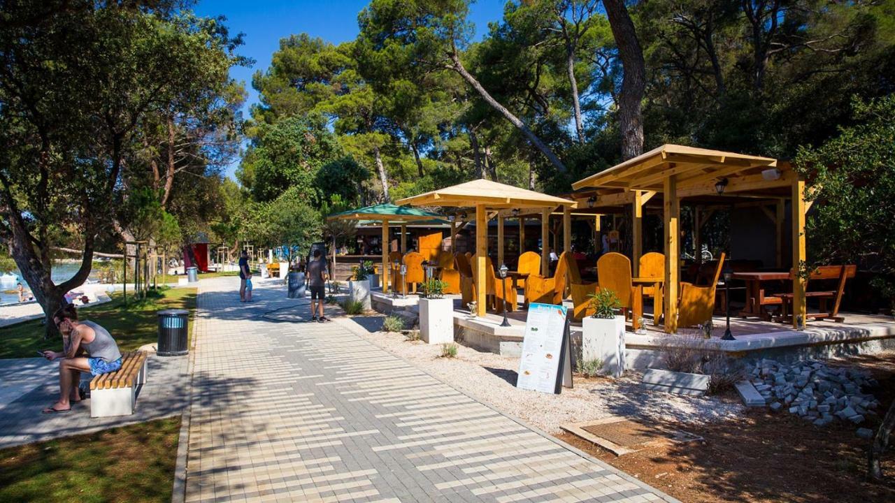 شقة Apartmen Relax 200 M T Beach روفينج المظهر الخارجي الصورة