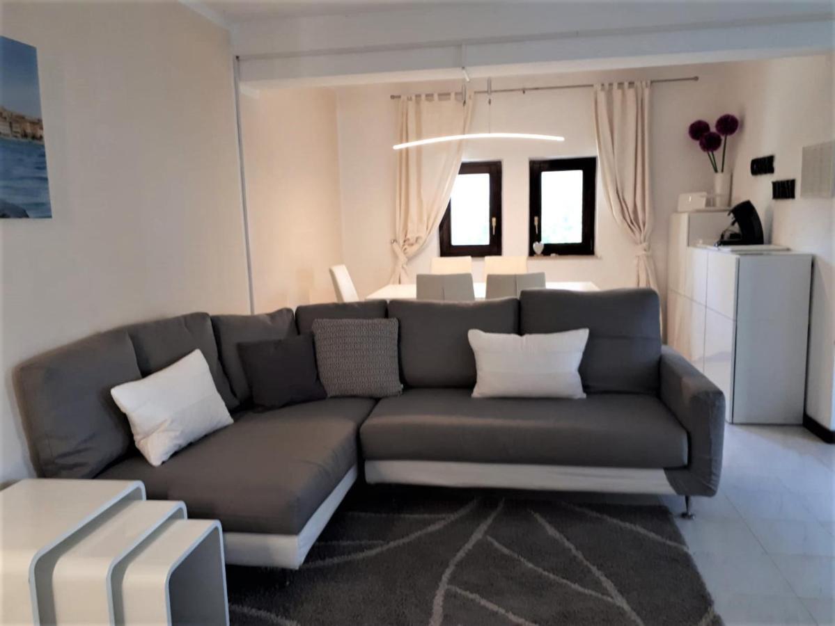 شقة Apartmen Relax 200 M T Beach روفينج المظهر الخارجي الصورة