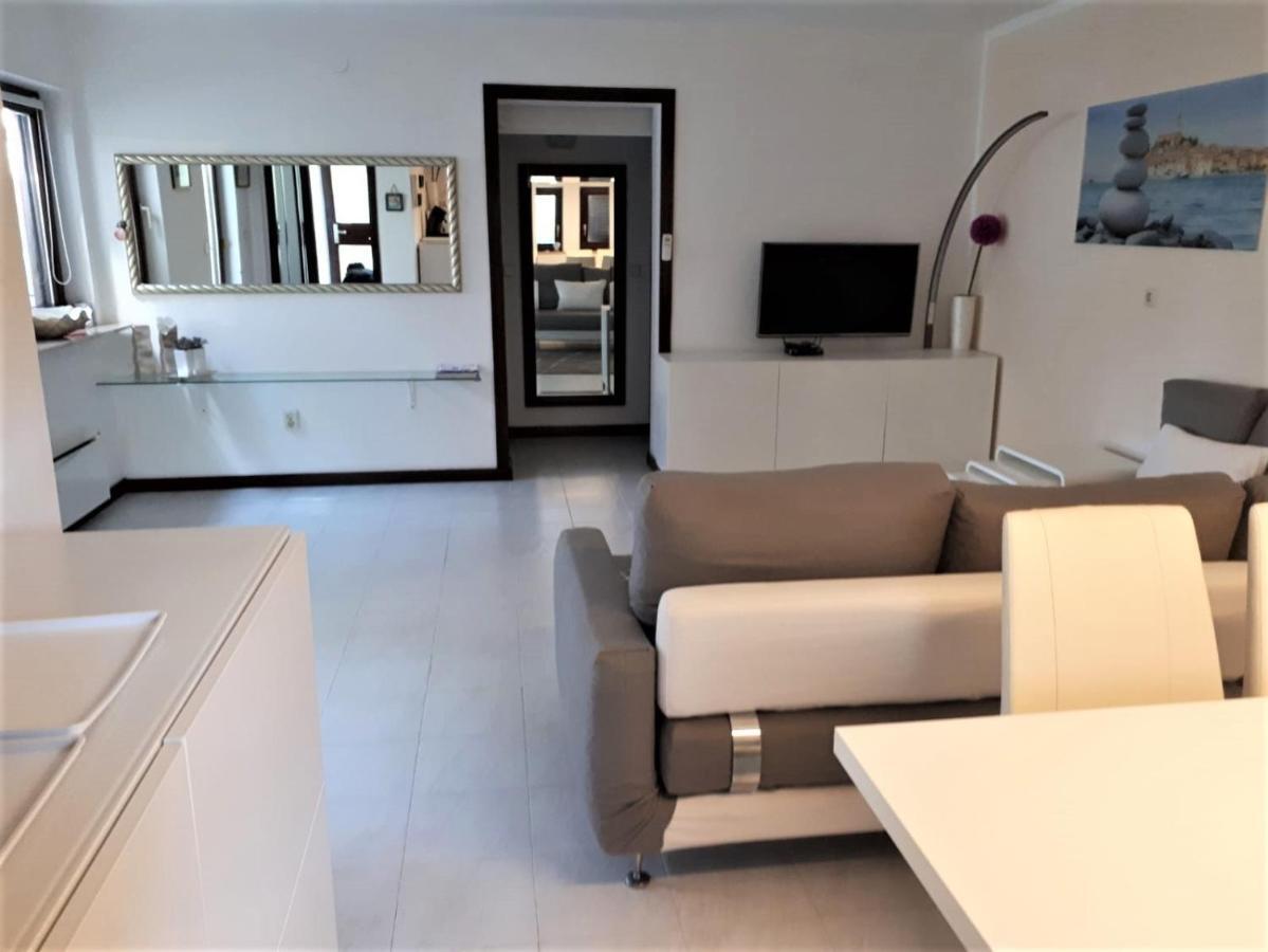 شقة Apartmen Relax 200 M T Beach روفينج المظهر الخارجي الصورة